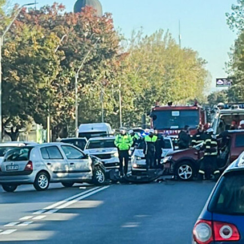 Impact violent între două autoturisme pe Calea Drăgășani