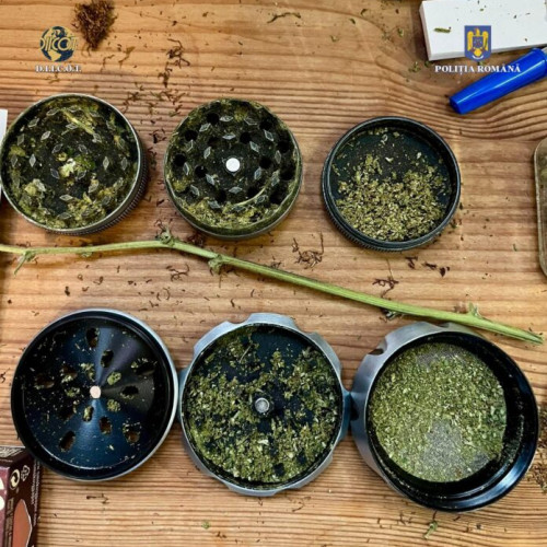 Activitate ilegală de trafic de droguri în Bacău: un bărbat arestat