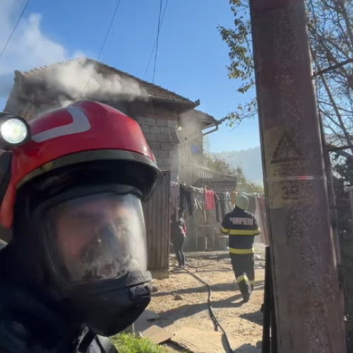 Incendiu tragic în Mera: o femeie decedată și o tânără rănită