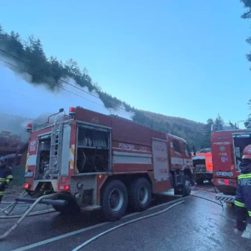 Incendiu devastator în Slănic Moldova: două restaurante afectate