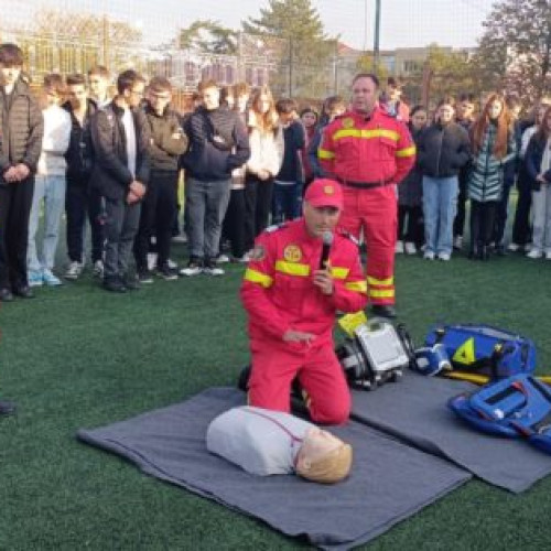 Peste 250 de elevi de la Liceul "Regina Maria" din Dorohoi au învățat prim ajutor