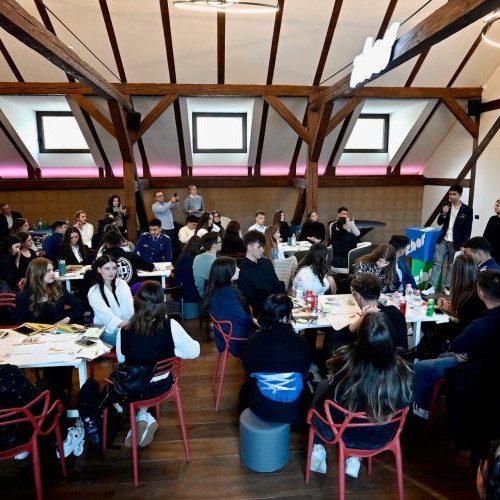 BCR lansează ZBOR, un nou ecosistem pentru tineri în România