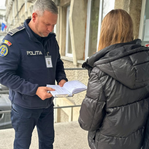 O tânără din Botoșani a înapoiat o sumă mare de bani găsită pe stradă