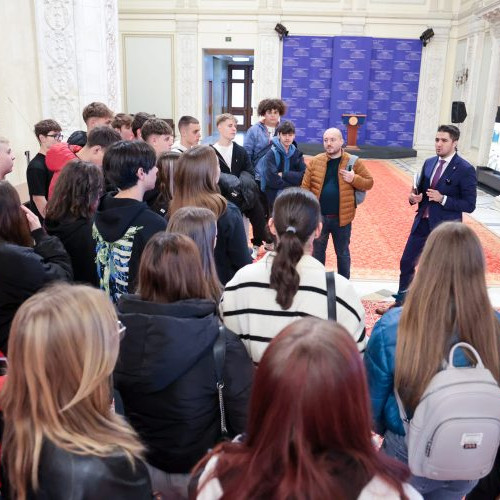 Vizita elevilor din Maramureș la Parlamentul României