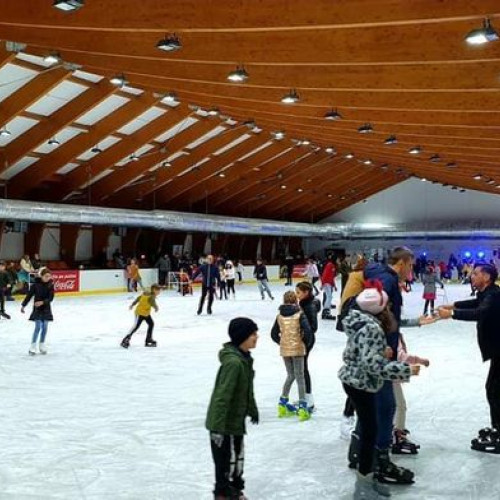 Patinoarul din Parcul Cornisa se redeschide pe 25 octombrie