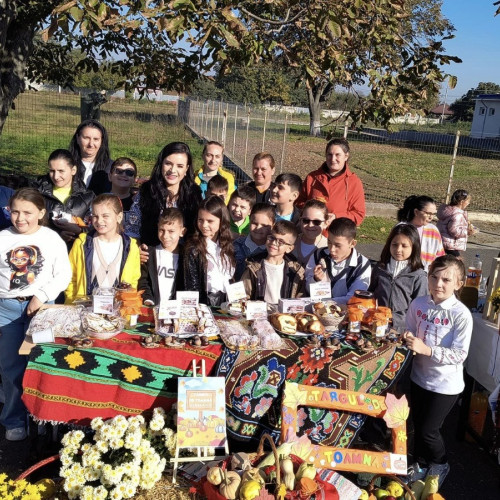 Târgul de toamnă la școala Gheorghe Lazăr atrage sute de vizitatori