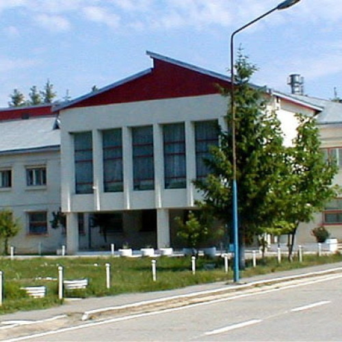 Fabrica de procesare a concentratelor de uraniu vinde 29 de camere de nefamiliști