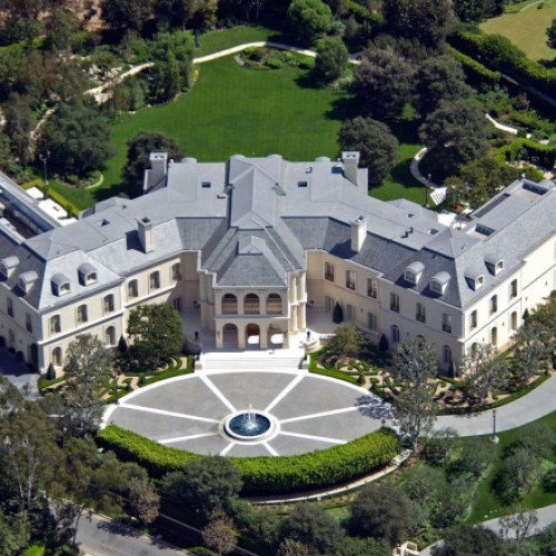 Escrocherii imobiliare: metodele ingenioase ale infractorilor cu ajutorul tehnologiei AI