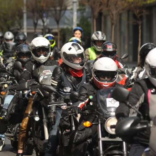 Parada moto Pink Ride, pentru constientizarea cancerului mamar, se desfasoara sambata in Bucuresti si Cluj-Napoca