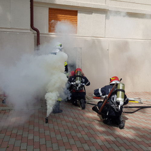 Exercițiu de salvare organizat de ISU Botoșani la o fabrică de produse alcoolice