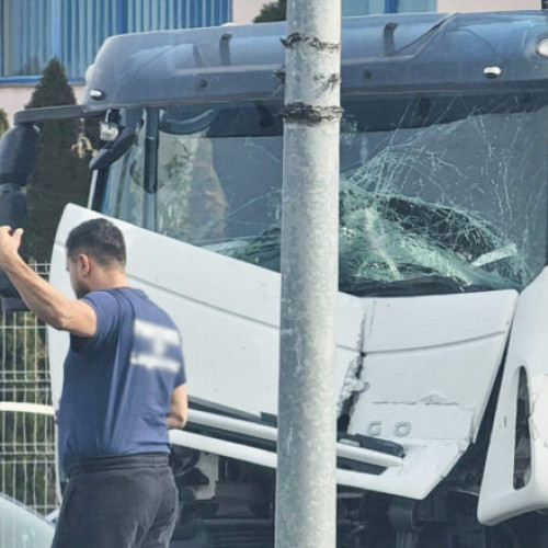 Traficul afectat pe drumul dinspre Pitesti din cauza unui accident rutier