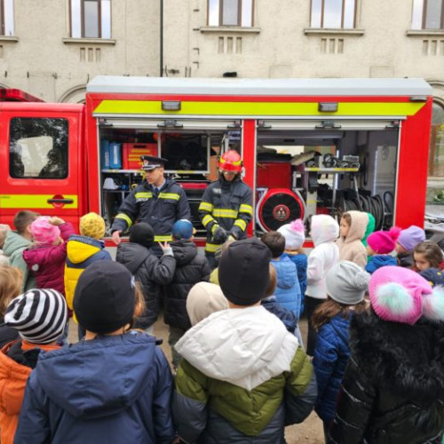 Peste 200 de elevi din Botoșani participă la activități educative organizate de pompieri