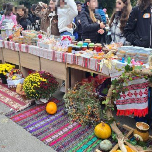 Elevii din Botoșani au organizat un târg de toamnă