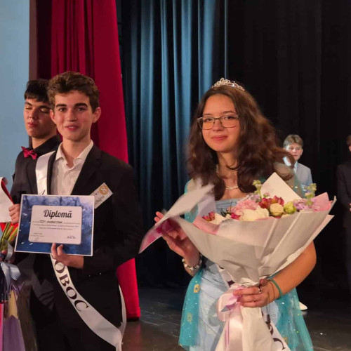 Irina Zagrean și Teodor Acatrinei au câștigat titlurile de Miss și Mister Boboc 2024