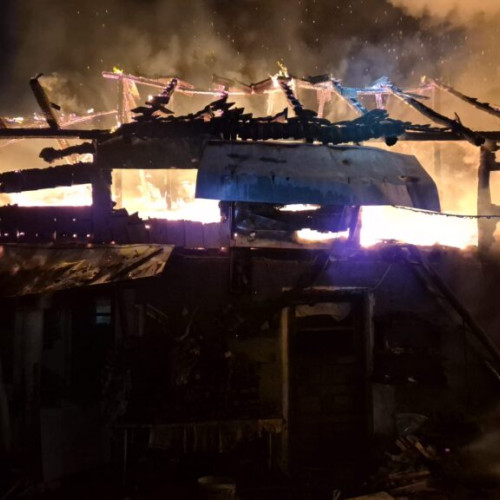 Dezastru în Argeș: Incendiu devastator într-o gospodărie din Albeștii de Argeș