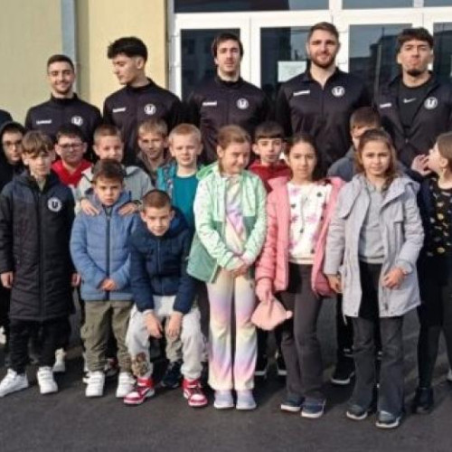 Echipa de handbal masculin de la &quot;U&quot; Cluj vizitează Școala Gimnazială &quot;Ion Agarbiceanu&quot;