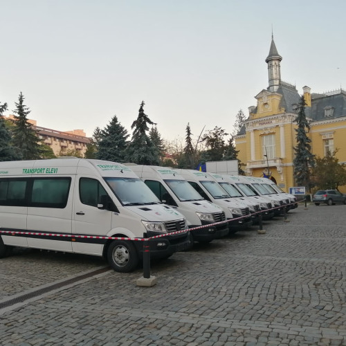 Botoșani: Primul lot de microbuze electrice pentru școlile din județ