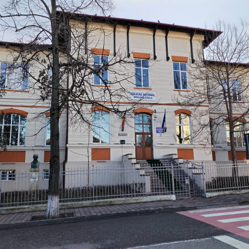 Cinci tineri din Botoșani primesc burse de excelență dintr-o fundație americană