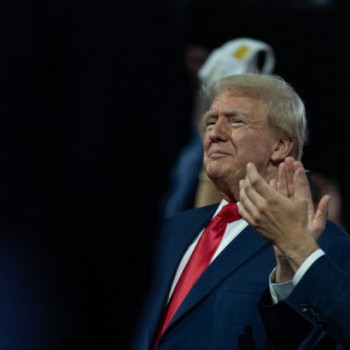 Hackeri chinezi vizează datele telefoanelor lui Donald Trump și JD Vance