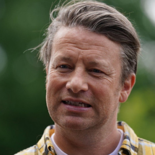 Jamie Oliver cere ajutorul publicului în prinderea escrocilor care au furat brânză cheddar