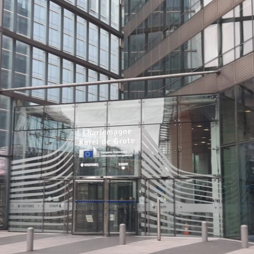 Comisia Europeană aprobă o schemă de ajutor de stat de 400 de milioane de euro pentru fermierii români