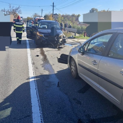 Accident cu trei maşini implicate în Argeș, trafic complet blocat