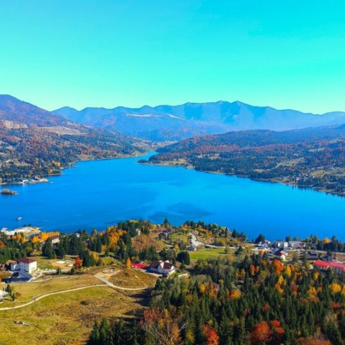 Lacul Colibița, un loc „instagramabil” surprins de Albert Gavrilă