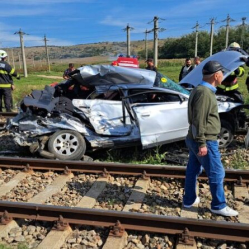 Accident tragic în Dolj: O mașină spulberată de tren, o tânără decedată și un copil rănit grav