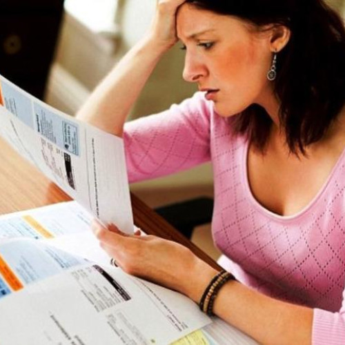 Românii se pregătesc pentru iarnă, dar prețurile la gaze și electricitate rămân constante