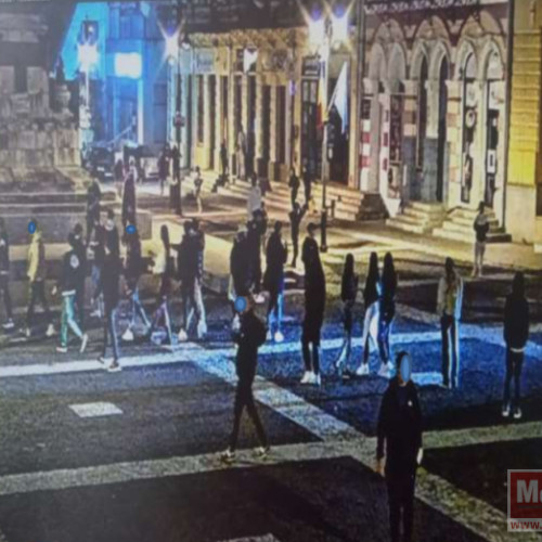 Tineri din Botoșani, mustruluiți de polițiști după un comportament necorespunzător