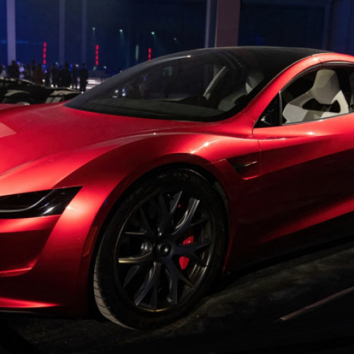 Întârzierea lansării Tesla Roadster este confirmată de Elon Musk