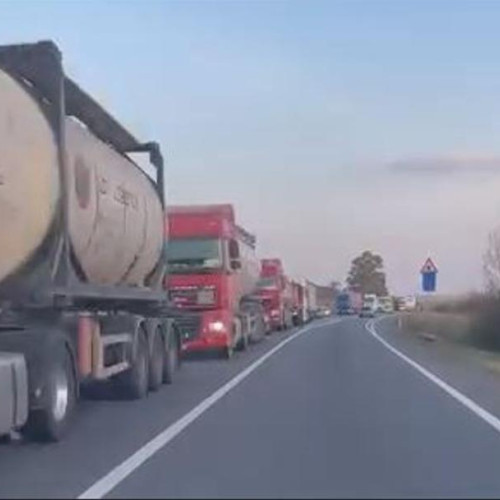 Trafic aglomerat pe drumul Cluj-Oradea din cauza lucrărilor de reparații