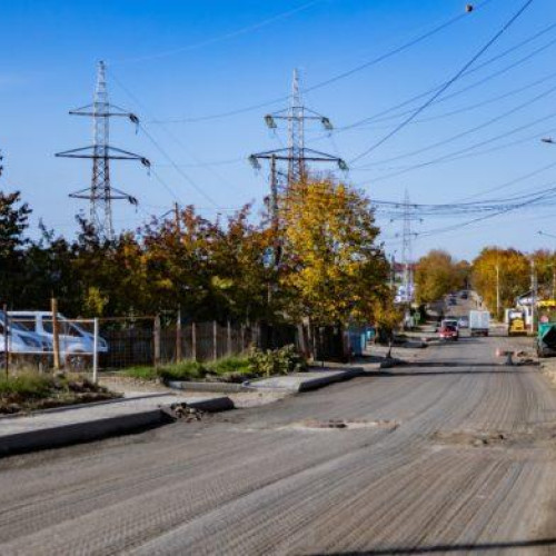 Continuă lucrările de reabilitare pe una dintre cele mai circulate străzi din Botoșani