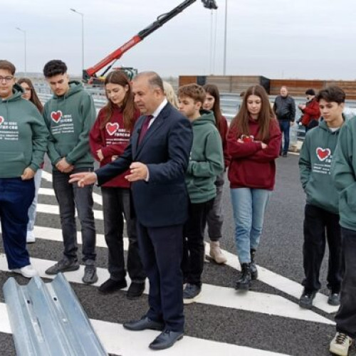 Nicușor Halici a întâlnit tineri din Consiliul Județean al Elevilor la Autostrada Moldovei