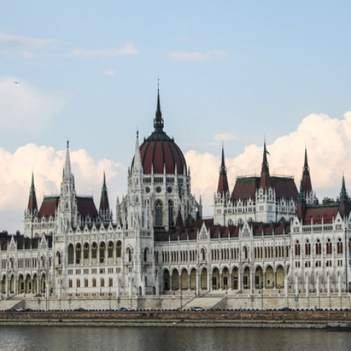 Economia ungară a intrat în recesiune, surprinzând analiștii