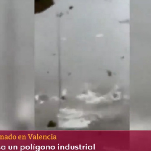Tornadă surprinsă în Benifaio, Valencia, în mijlocul unei furtuni devastatoare