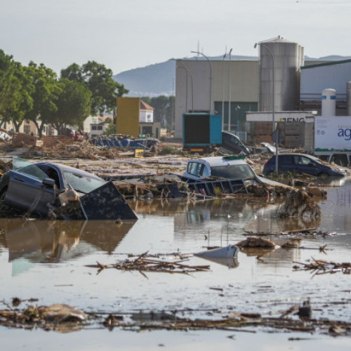 60 de persoane reținute în Spania pentru furturi după inundații devastatoare
