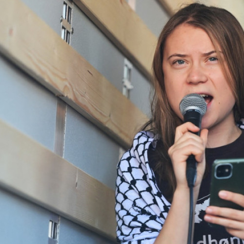 Greta Thunberg: Trump și Harris, amândoi sunt periculoși pentru umanitate