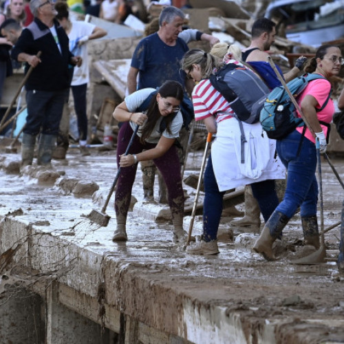 Mobilizarea impresionantă a voluntarilor în urma inundațiilor devastatoare din sudul Spaniei
