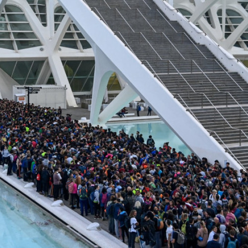 Mii de voluntari se mobilizează în Valencia pentru a ajuta victimele inundațiilor