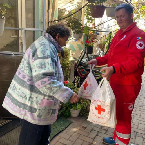 Crucea Roșie din Alba Iulia a ajutat peste 120 de familii cu alimente