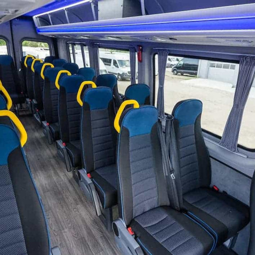 Elevii din zonele rurale ale județului Alba vor beneficia de transport școlar cu microbuze electrice