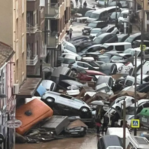 Români găsiți decedați în Valencia: O întreagă familie a pierit într-un incident tragic