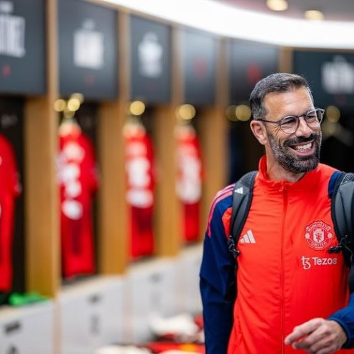 Ruud van Nistelrooy vrea să rămână în stafful tehnic al lui Manchester United