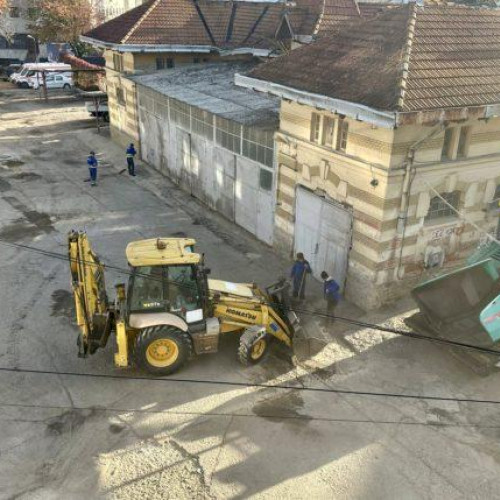 Parcarea Serviciului Județean de Ambulanță din Botoșani intră în proces de asfaltare