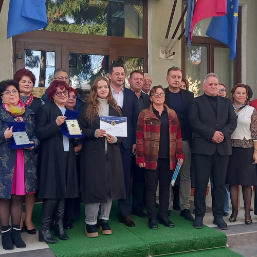 Elevele din Botoșani cu media 10 la Bacalaureat 2024, premiate de Inspectoratul Școlar