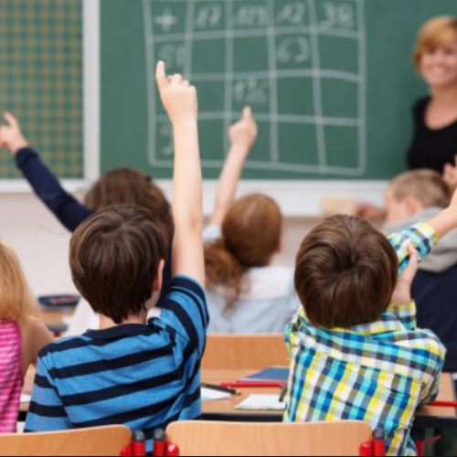 Elevii se întorc la școală pe 4 noiembrie