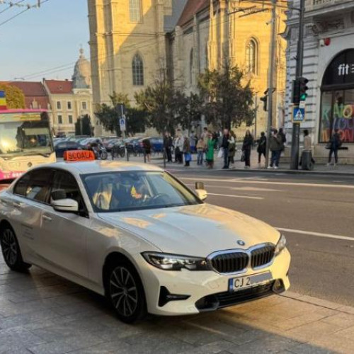 Șoferii de BMW din Cluj-Napoca învață să parcheze neregulamentar