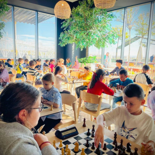 Zi de neuitat la Dâmbovița Mall, cu turneul de șah pentru copii