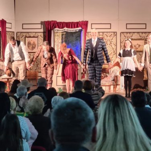 Spectacolul "Sistemul perfect" aduce umorul și emoția pe scena din Chiajna